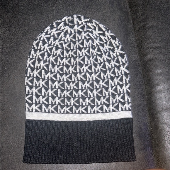 Michael Kors Black and White Logo Beanie Never worn - Picture 3 of 5